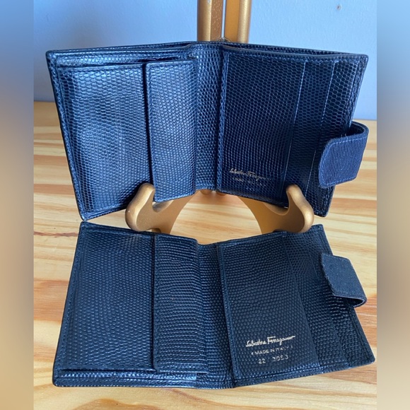 Bundle Authentic Salvatore Ferragamo compact wallet - Picture 3 of 12